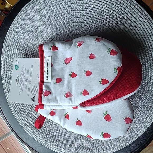 🍓KitchenAid Mini Mitts - Picture 2 of 6